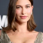 Il segreto di Hailey Bieber per nascondere le occhiaie