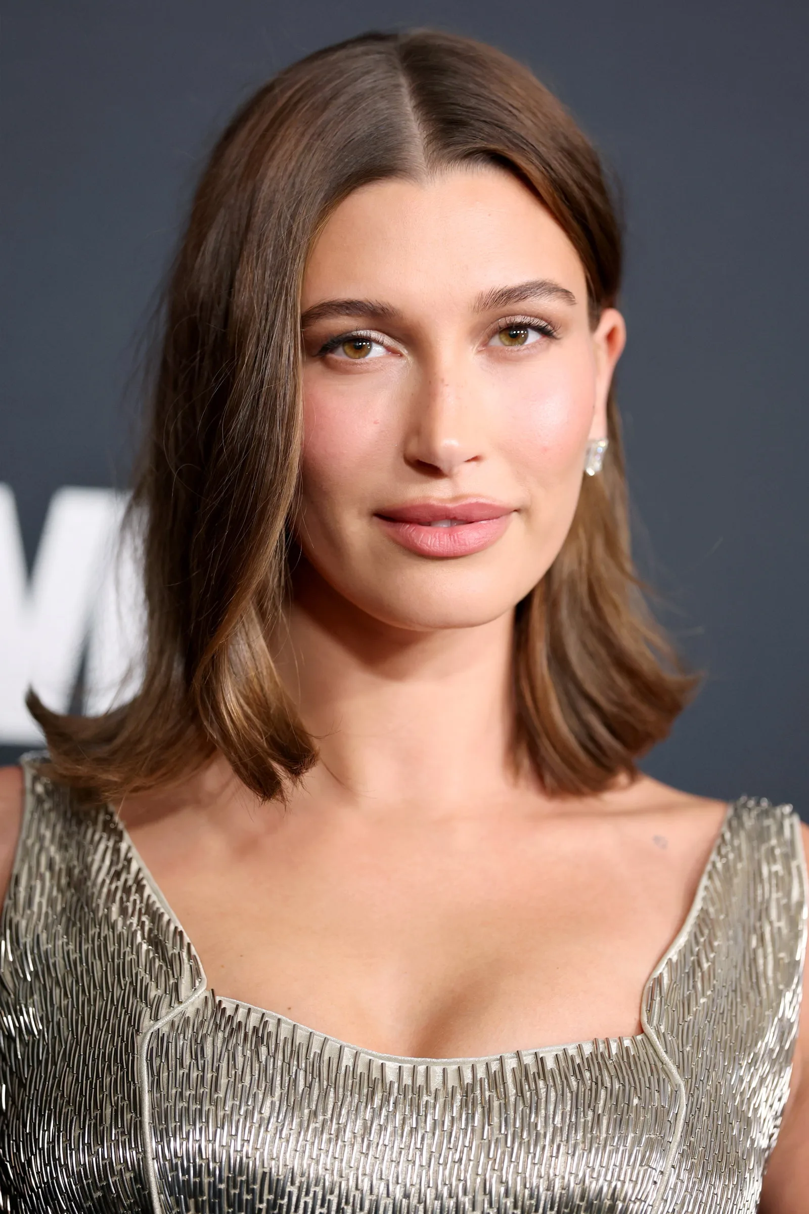 Il segreto di Hailey Bieber per nascondere le occhiaie