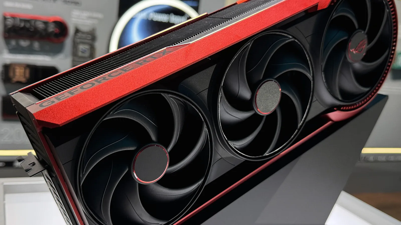 La GeForce RTX 5090 tra smentite e segnali dal mercato