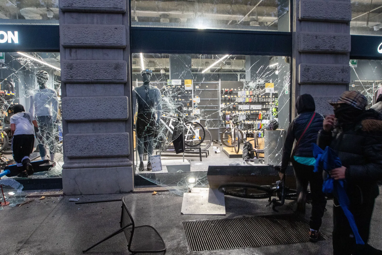 Scontri a Milano, perquisizioni dopo analisi chat