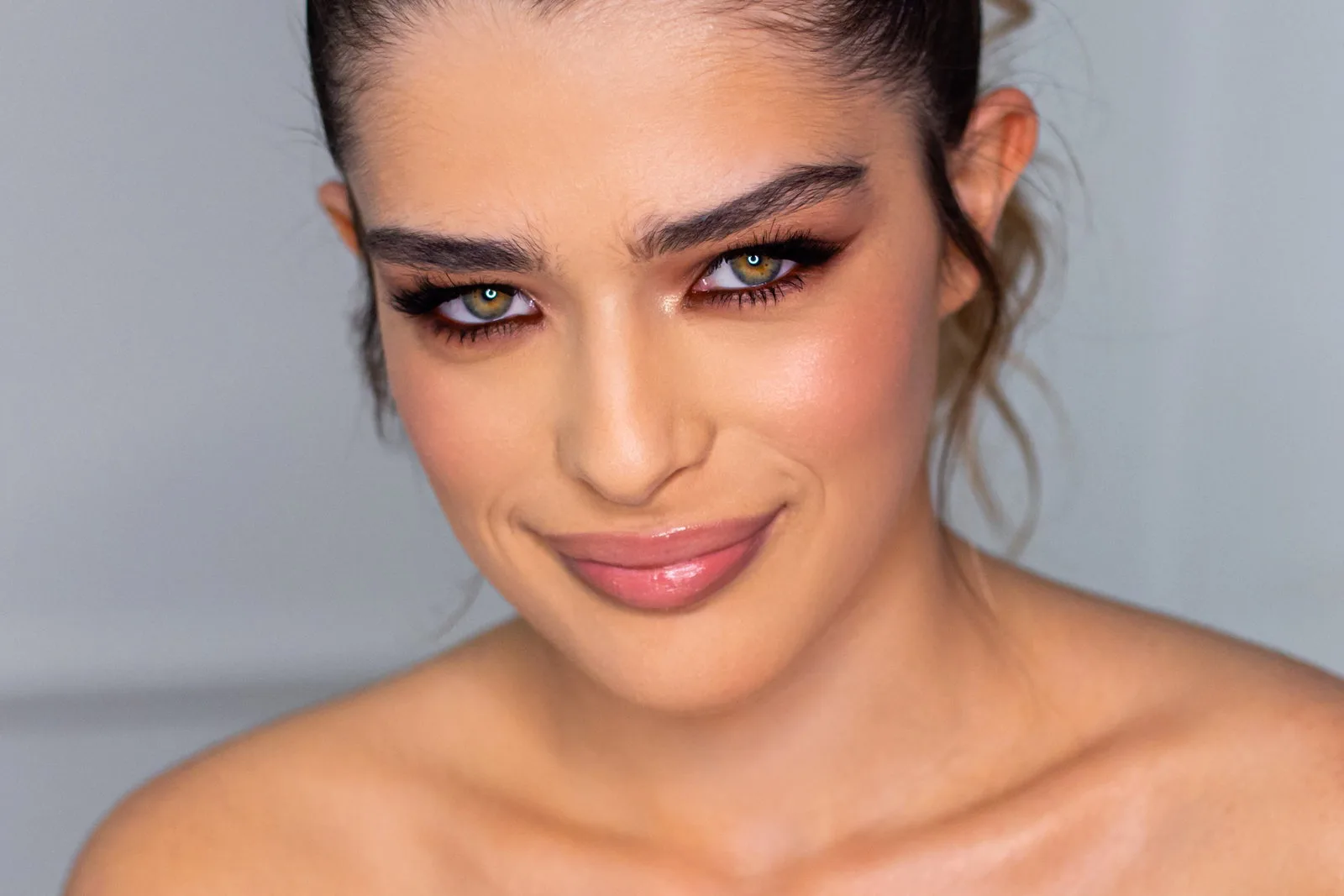 Smokey eyes marrone - il ritorno dello stile grunge