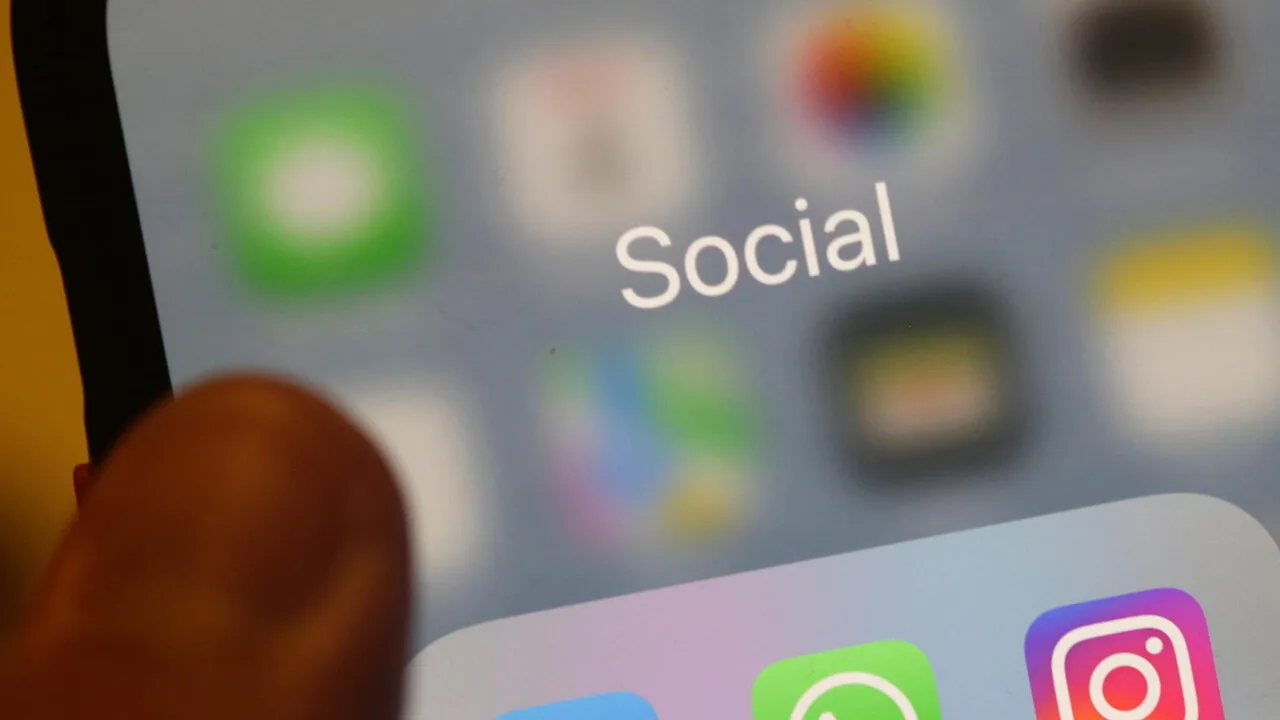 WhatsApp introduce quattro novità per le chat di gruppo